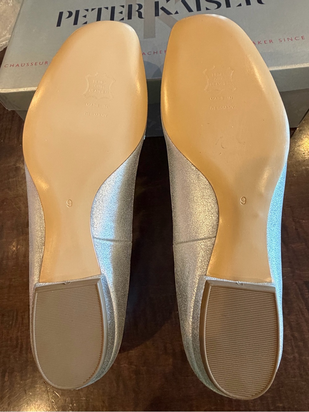Peter Kaiser Silver Metallic Leather Bow Pumps Size 9 Made in Germany NWB - Picture 3 of 6